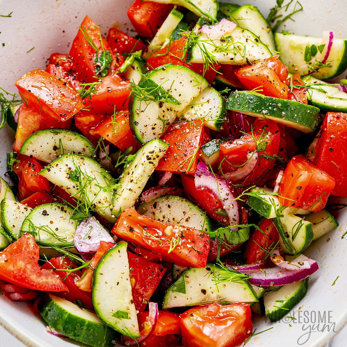 Easy Cucumber Tomato Salad with Tangy Vinaigrette: Bursting with Flavor